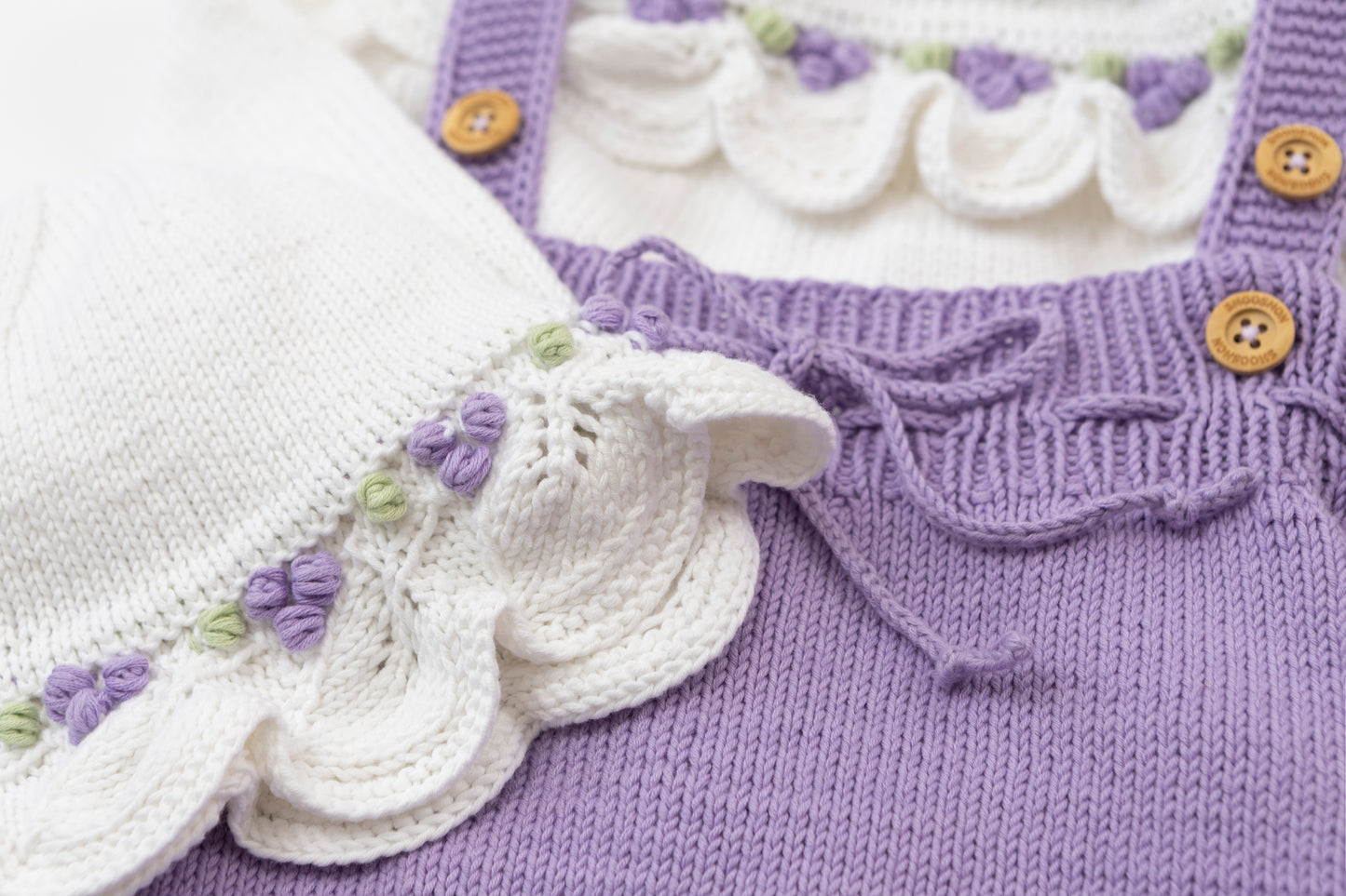 Summer Berries Hat in White